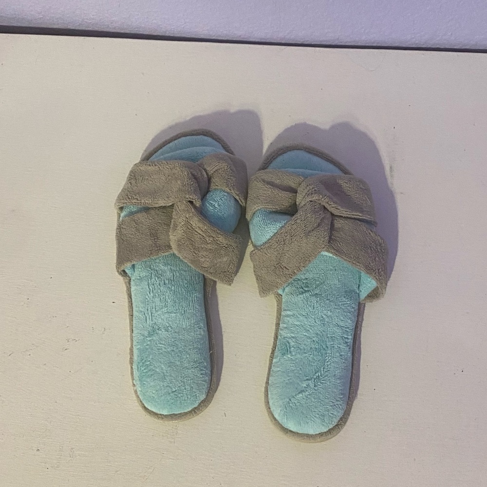 Slippers / House Shoes